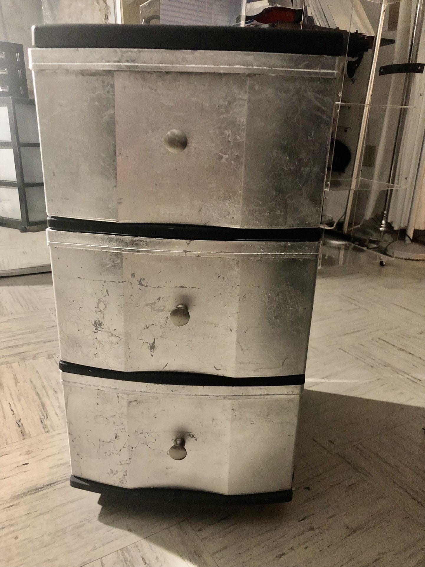 Office Or Bedroom Decor Metal Leaf Finish