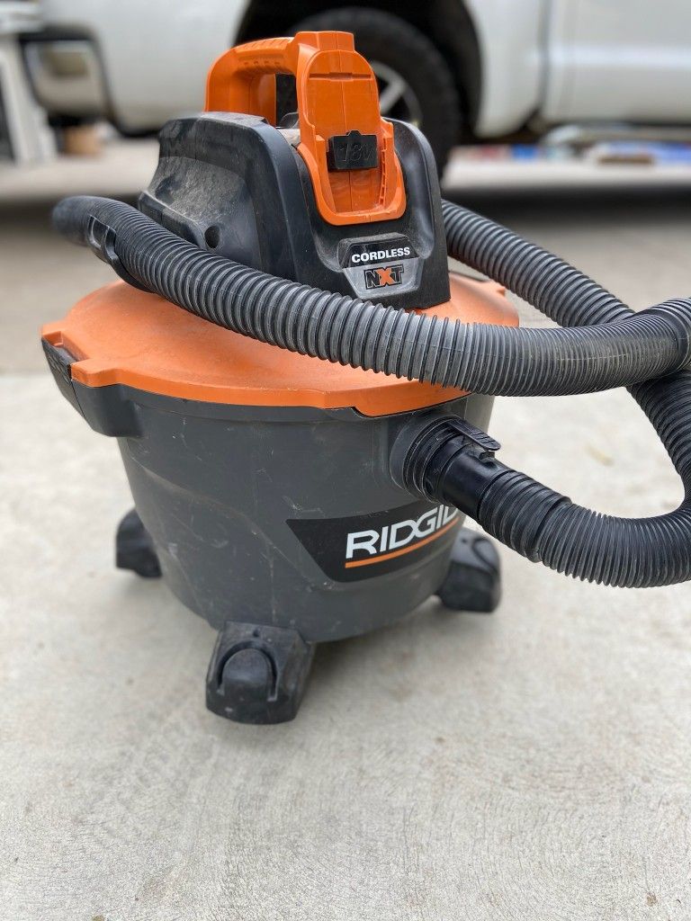 Ridgid Gallon 18v Wet/Dry Cordless Vacuum