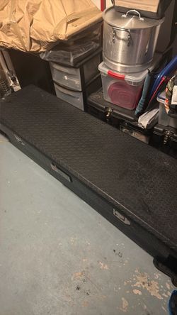 Truck tool box