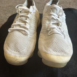 NIKE VAPORMAX.  SIZE 8.5
