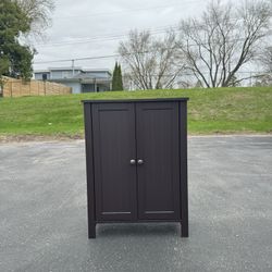 Cabinet with Adjustable Shelves