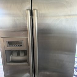 Viking  Refrigerator 