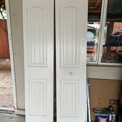 Pair of Folding Laundry/Closet Doors