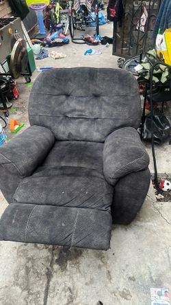 Couch 🛋️ recliner