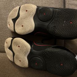 Basketball shoes size 9.5