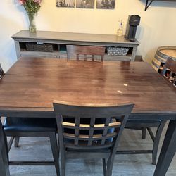 Expandable dining room table.