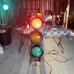 Traffic Light Just In Time For Your Man Cave