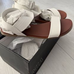 Brand New Woman White Mia Sandal Size 9