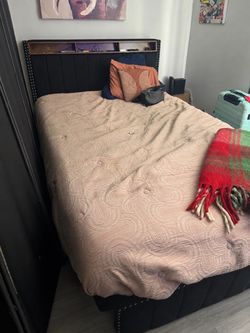 Queen sized bed frame with 4 drawers