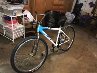 Bloc is Hot Edition Throne - 29er Da Goon