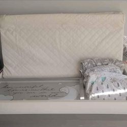 Cambiador de bebe con colchón  y sabanas
