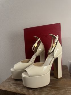 Valentino Garavani Dupe