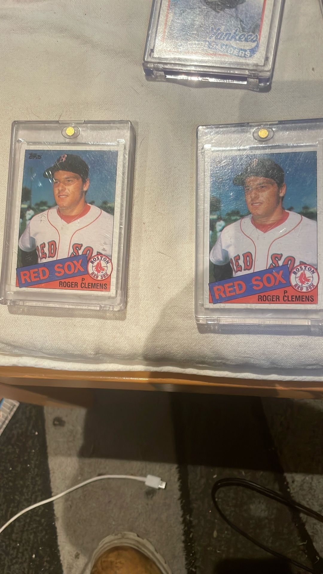 2 Roger Clemons Rookie Cards 1985 Topps