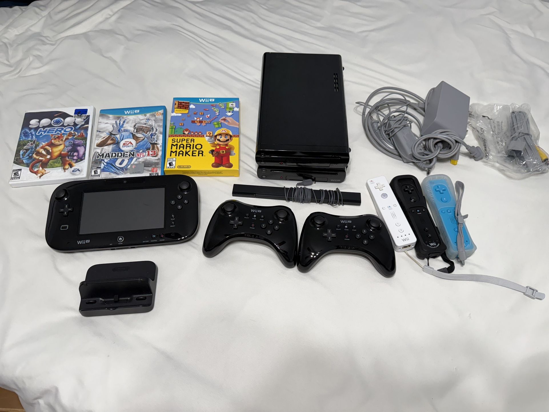 Nintendo Wii U 2x 32GB Deluxe Set + Tons Of Accessories