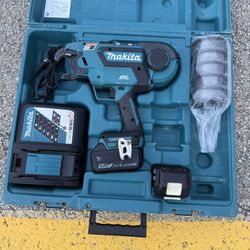 Use Normal Wear Makita Thai Wire With Two Batteries Charger In A Hard Case