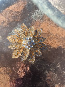 Flower jeweled pin