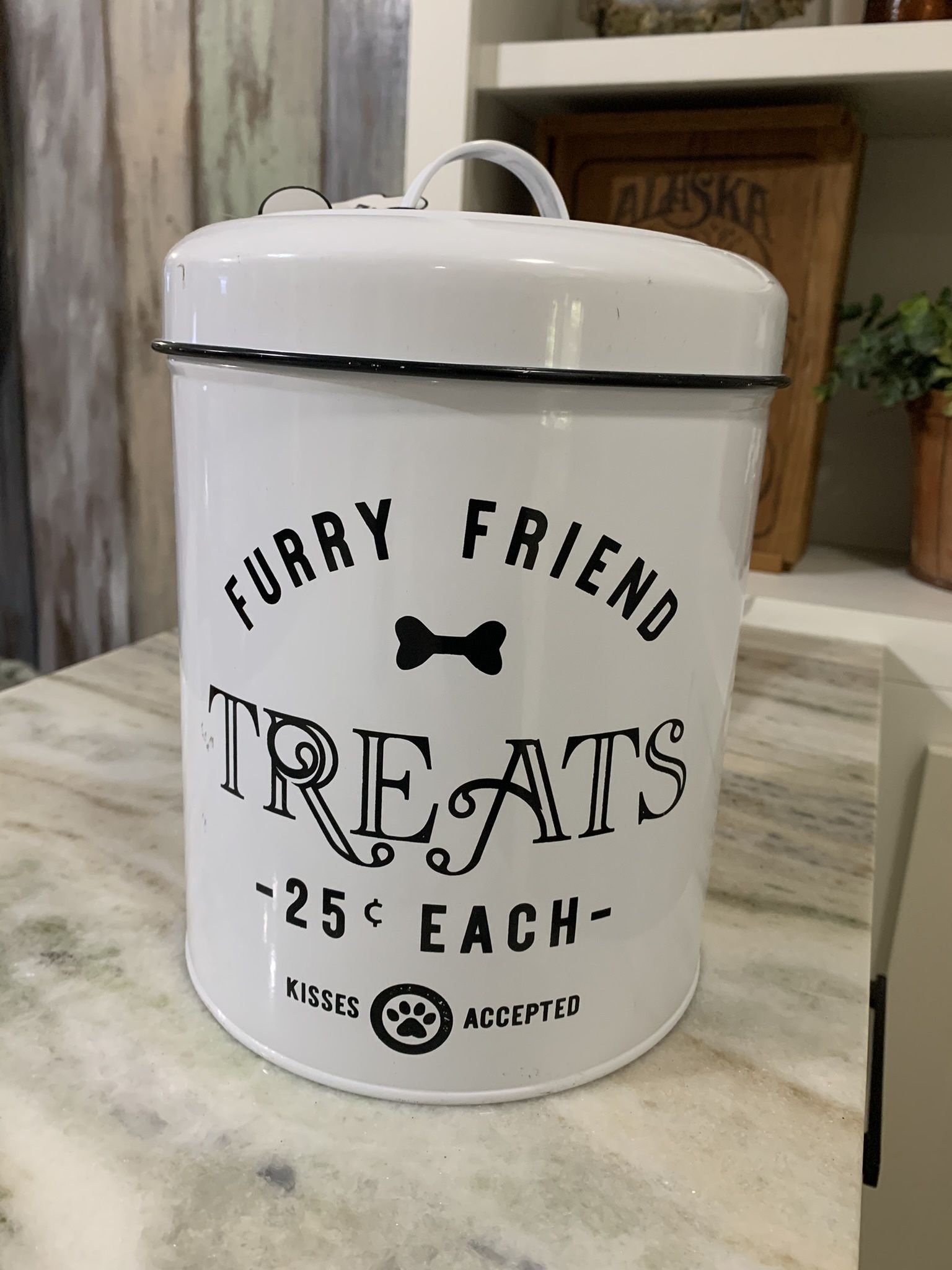 NWT treat holder container