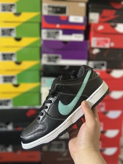 DS NIKE SB DUNK x DIAMOND TIFFANY SIZE 8