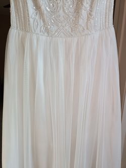 Adrianna Papell White bead embroidered dress Size 8 Ivory pleated floor length maxi

Condition is used in excellent condition

Don't miss this chance 