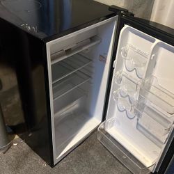 Mini fridge 