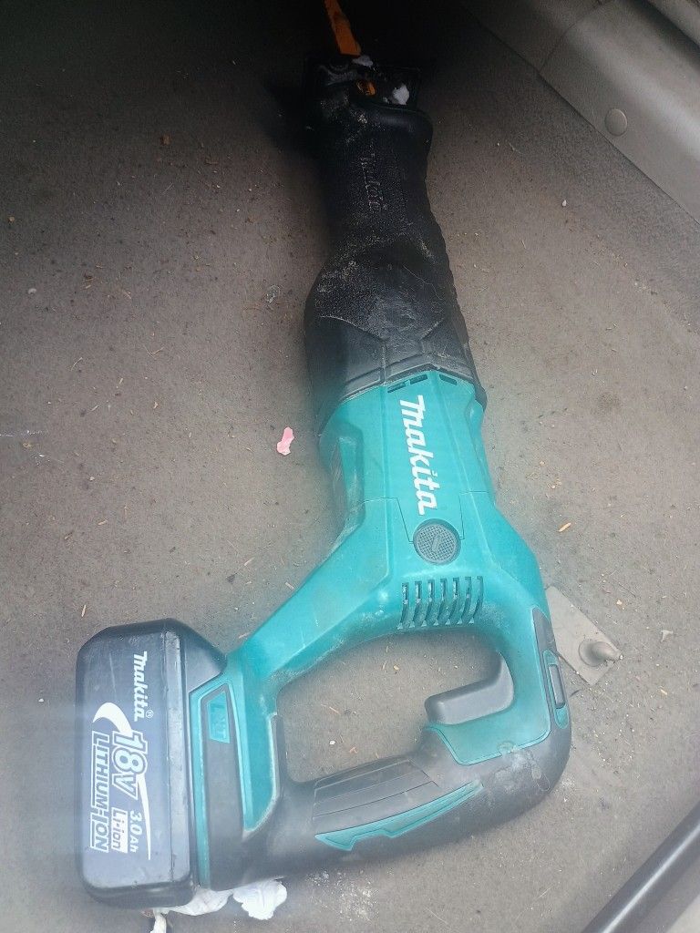 Makita Cordless 18volt Sawsall With amp Battery
