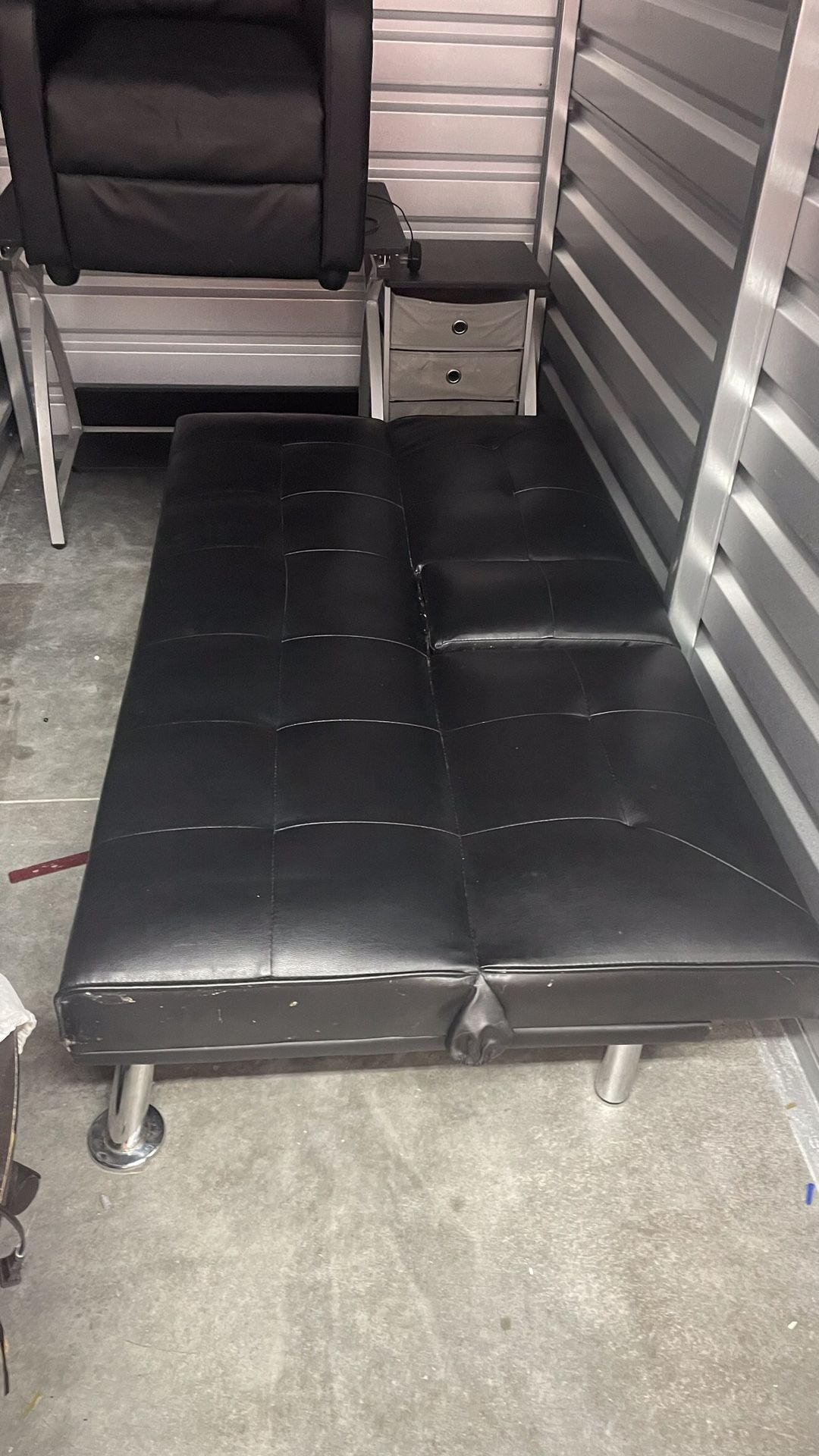 Black Futon
