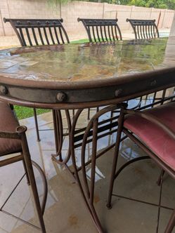 Outdoor Patio Table & Chairs