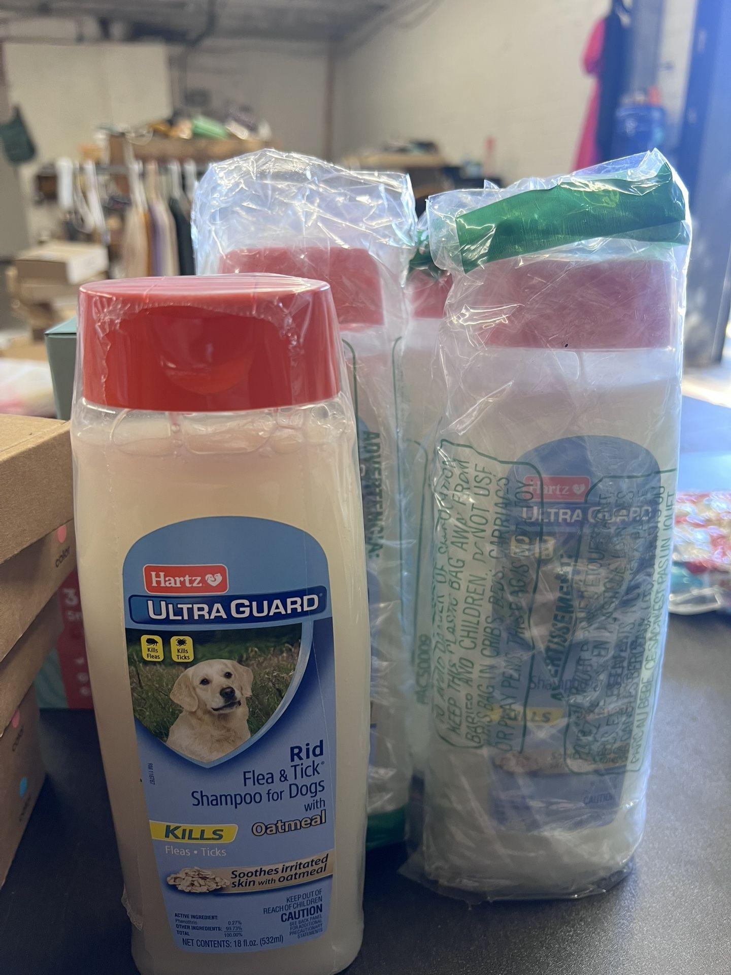 Hartz UltraGuard Rid Flea & Tick Oatmeal Dog Shampoo, 18 oz Bottle