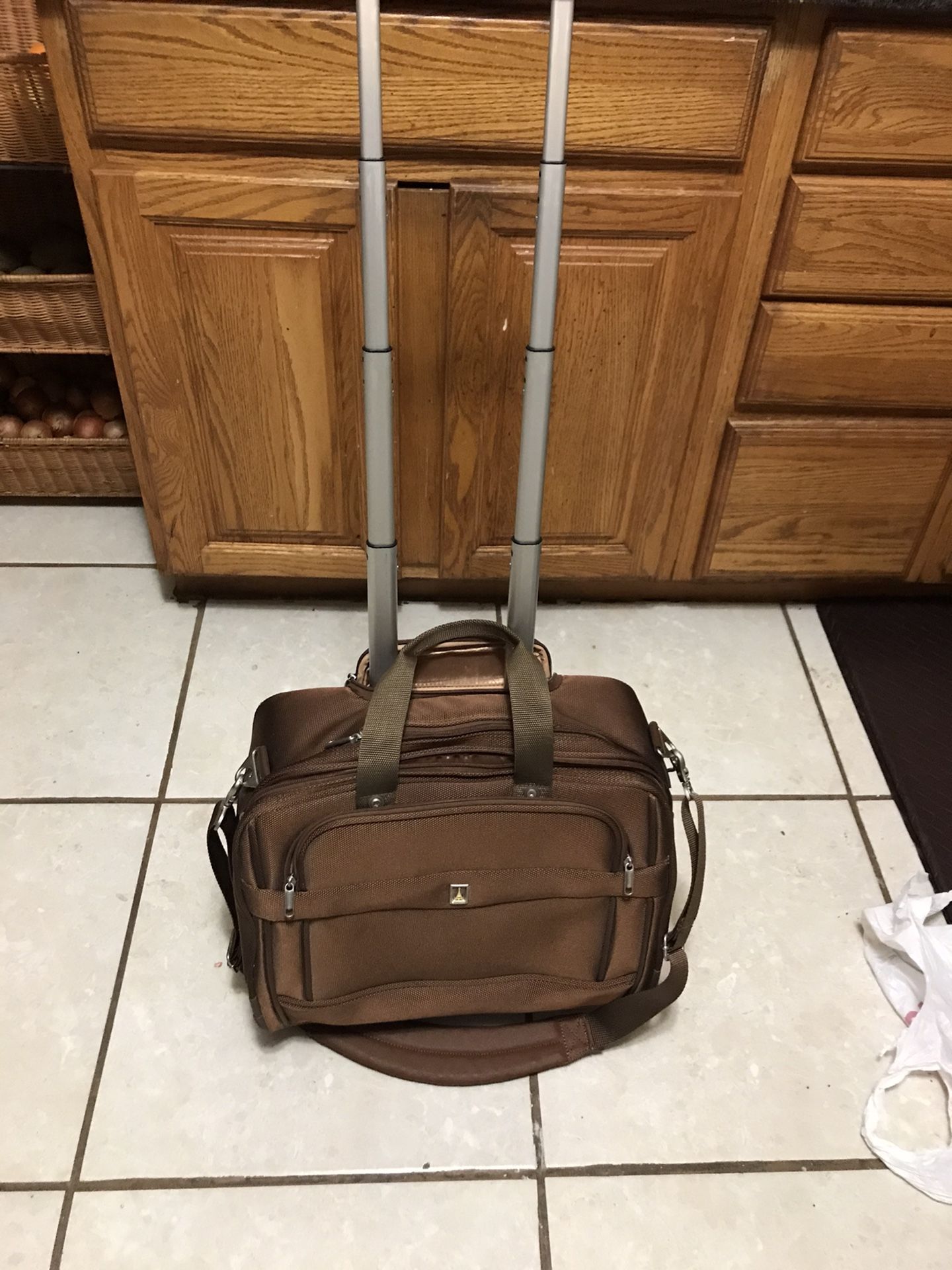 Travelpro Flightpro 4 15” Rolling Tote Carry On Brown Crew
