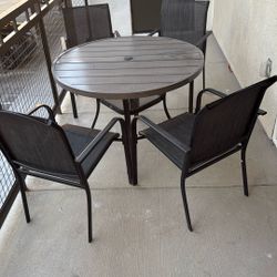 Table With 4 Chairs 