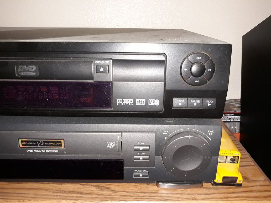Dvd and cd player combo
