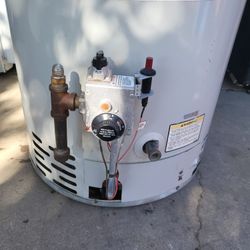 Gas Water Heater 50 Gal In Good Condition And Warranty Works Great 19th Ave And Baseline 