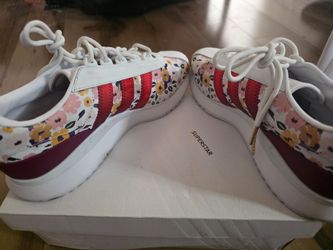 Women's addias 91/2