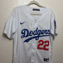 Dodgers Kershaw jersey.