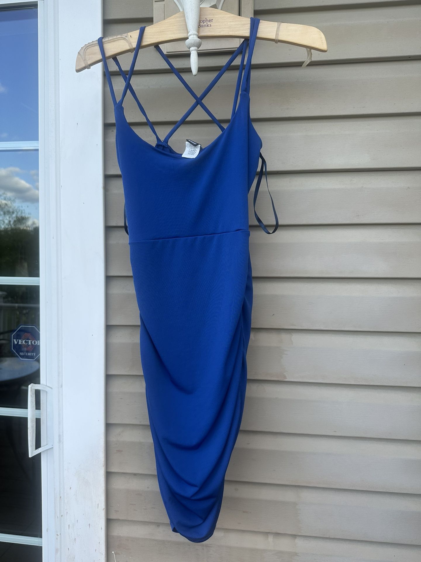 Windsor semi-formal fitted, ruched, strappy Juniors (?) Blue dress. Size Small