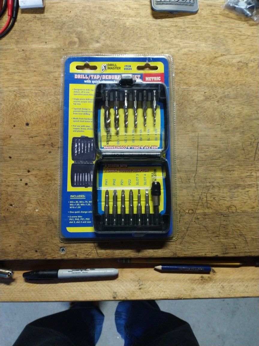 Drill Master Tap Set Plus Screwdriver