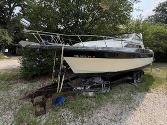 1984 Cruisers Yachts Avanti Vee 29’ Twin Inboard Crusaders w/ Trailer - Project Boat - $4,995