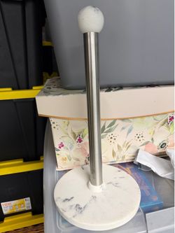 Paper towel holder