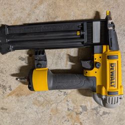 DEWALT 18-Gauge Pneumatic Brad Nailer