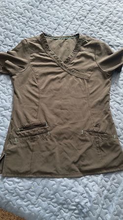 Women's Scrub Top with Zip Pockets