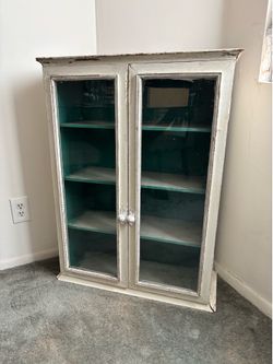 🔥 VINTAGE Glass-Door Hutch / Cabinet w/ Emerald Green Interior – $125 OBO 🔥