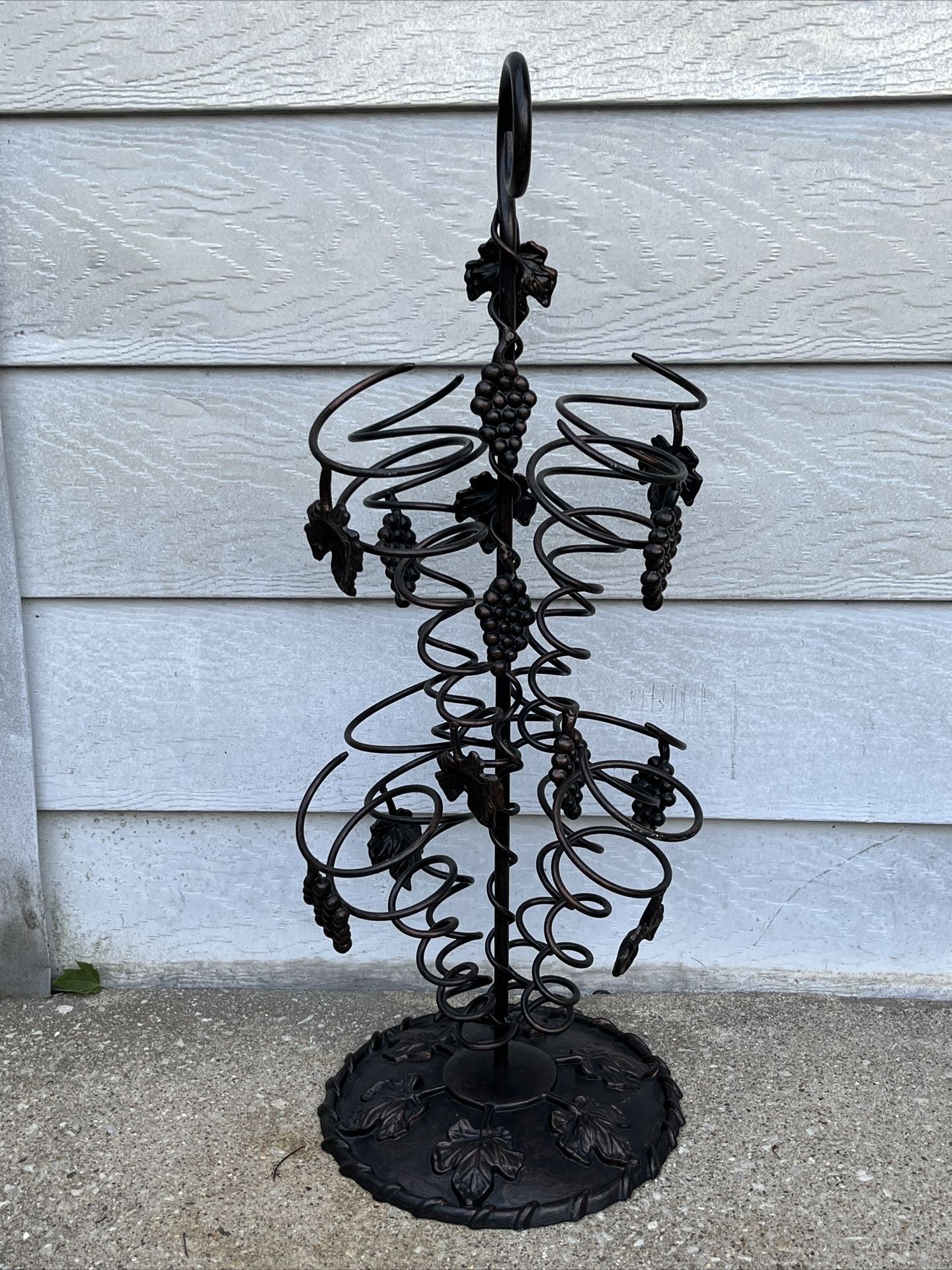 Heavy Duty Metal/Wrought Iron Grapevine Spiral Wine Bottle Holder Rack Holds 8
