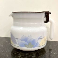 Milk glass / vintage coffee pot / french glassware / Arcopal milk glass 