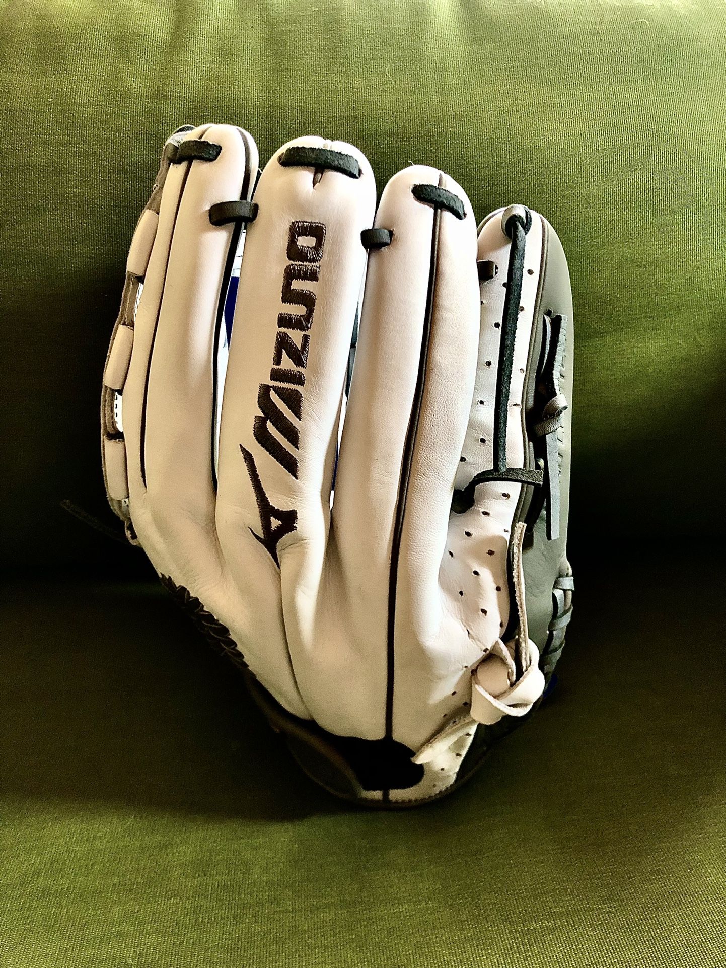 Brand New Mizuno 12” Prime Elite Series Fastpitch Glove (Left Hand Throw)