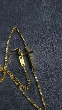 18k Gold Cross Necklace