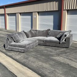 Grey 3 Piece Modular Cloud Style Sectional ( Can Deliver For $10 )