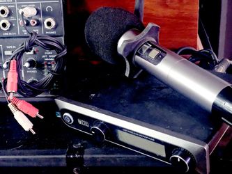 Tenor Wireless Microphone System With Compact Channel Mixer