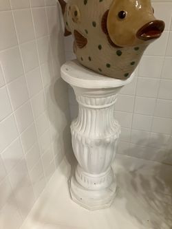 Ceramic Pedestal (fish not included)