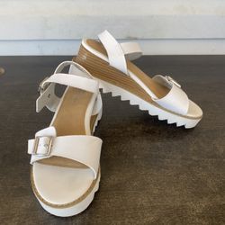 Daybreaks powered by Nima women’s sandals size 5.5m