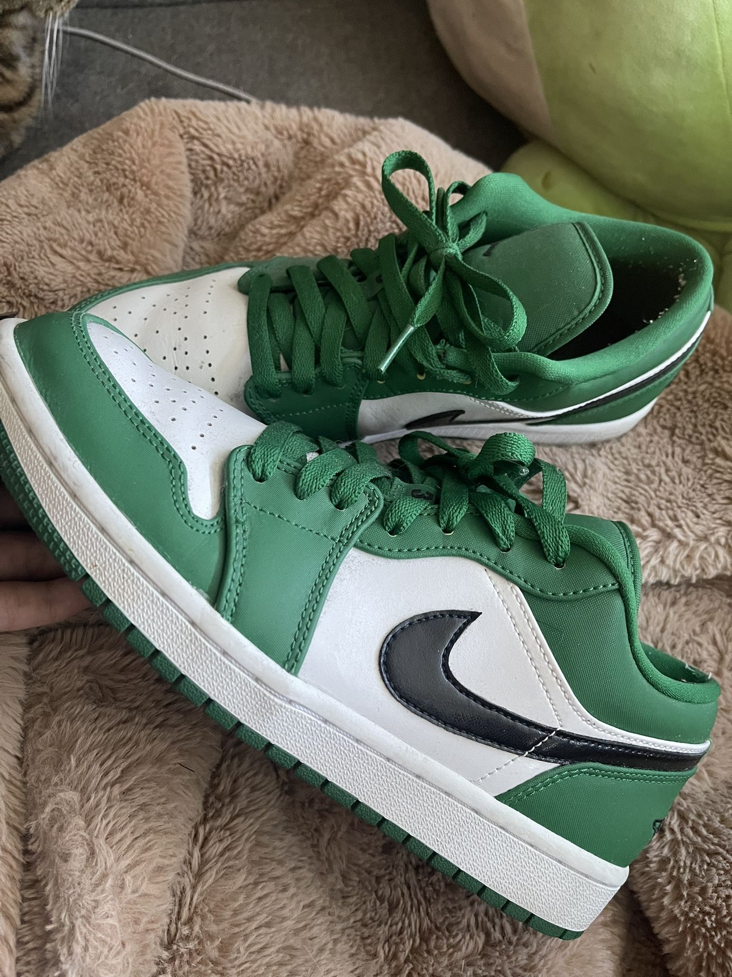 Jordan 1 Low “Pine Green” (M8/W9.5)